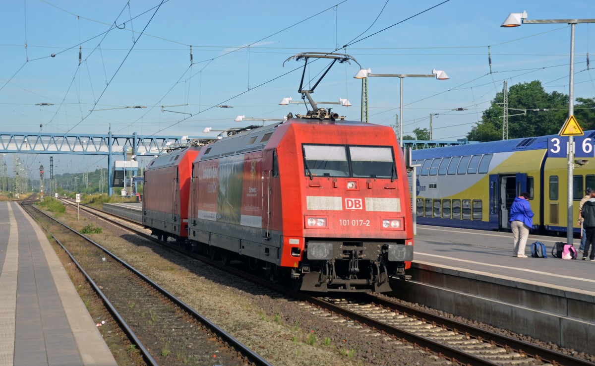 Am Morgen des 03.07.14 fuhr 101 017 mit einer Schwesterlok durch Buchholz(Nordheide) Richtung Hamburg.