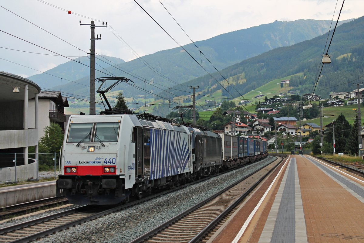Am Morgen des 03.07.2018 fuhr 186 440 zusammen mit MRCE/LM X4 E-661 (193 661-6), der 139 260-4 als Schublok und dem  TERRATRANS/paneuropa -KLV TEC 43821 (Bremmen Grolland - Verona Q. E.) durch den Bahnhof von Matrei am Brenner in Richtung Brenner.