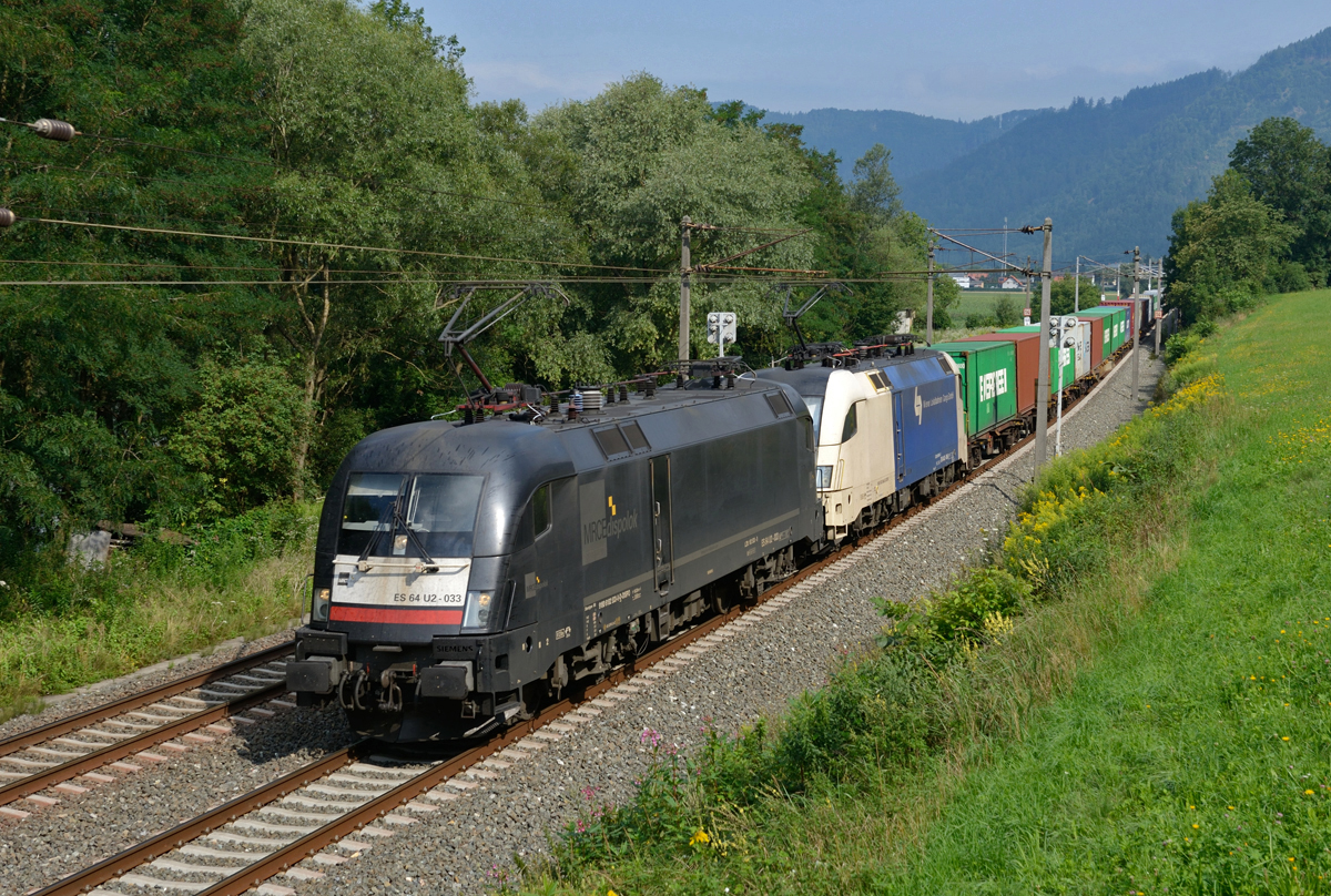 Am Morgen des 04. August 2015 war der WLC-Zug 43621 bespannt von der 182 533 sowie der 182 566 gen Süden unterwegs, und wurde von mir zwischen Pernegg und Mixnitz fotografiert. 