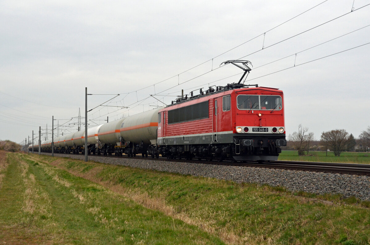 Am Morgen des 06.04.22 schleppte 155 049 der LDK einen Kesselwagenzug durch Braschwitz Richtung Köthen. Da die Lok bereits nach einer Stunde Lz zurück kam wird die Fahrt wohl nur bis Köthen gegangen sein. 