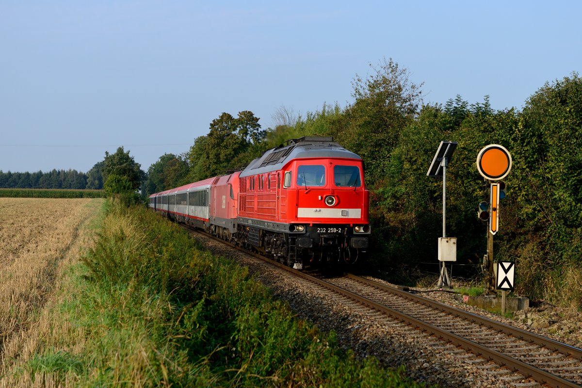Am Morgen des 07. September 2014 wurde dem umgeleiteten EC 111 zwischen Hörlkofen und Walpertskirchen aufgelauert. Erfreulicherweise war die bestens im Lack stehende 232 259 für diese Leistung eingeteilt. Die KBS 940 ist größtenteils noch mit althergebrachter Sicherungstechnik ausgerüstet, zahlreiche Formsignale ergeben Fotomotive.
 