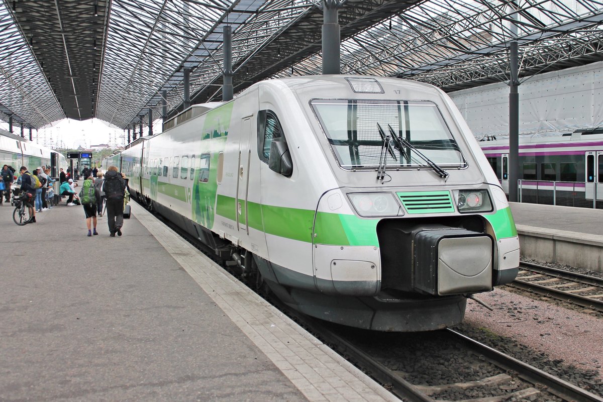 Am Morgen des 08.07.2019 stand Sm3 7117 (7 000 017-4) auf Gleis 7 im Hauptbahnhof von Helsinki und wartete dort auf die Abfahrt in Richtung Helsinki Pasila.