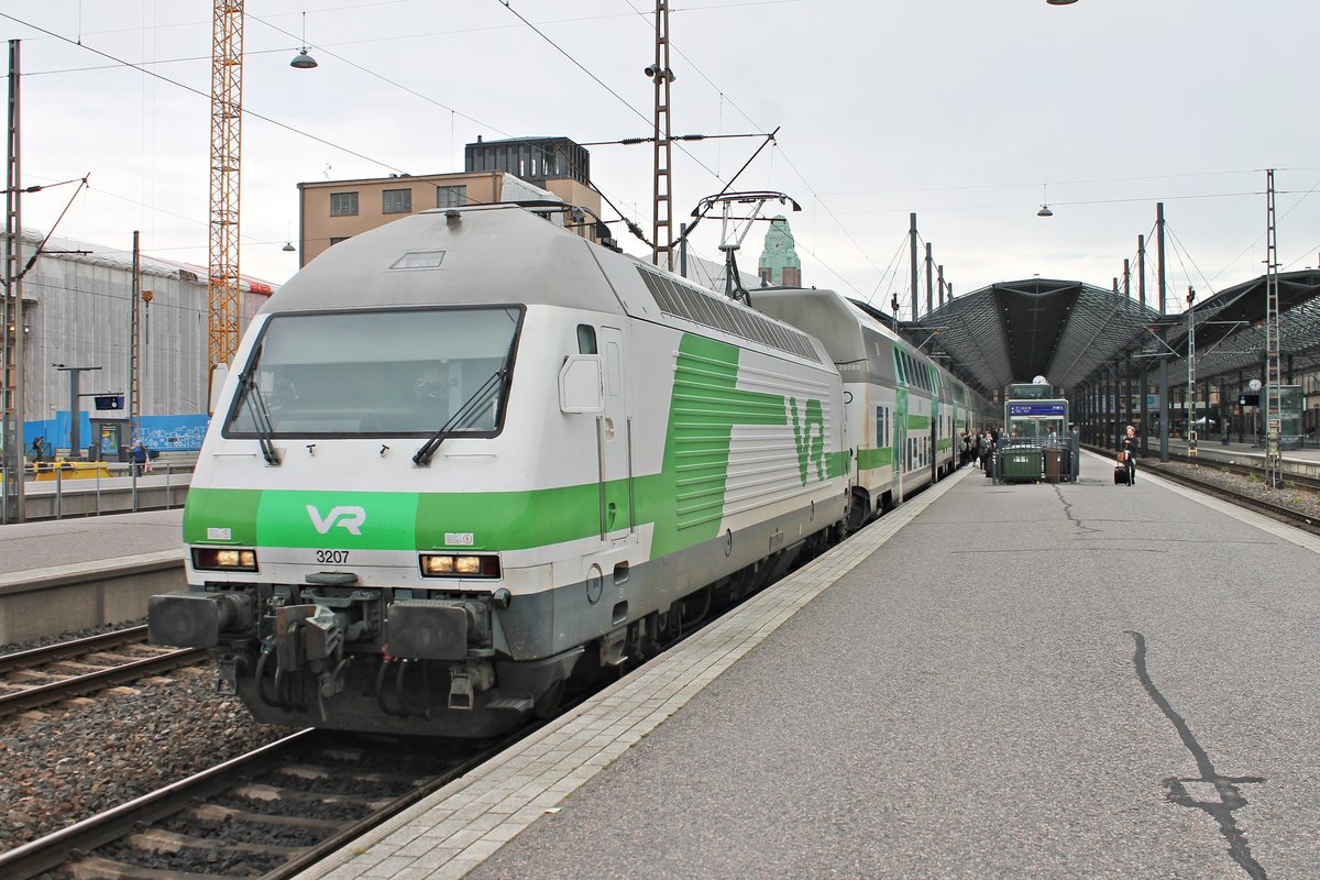 Am Morgen des 08.07.2019 stand Sr2 3207 mit dem IC 125 (Helsinki - Oulu) auf Gleis 7 im Startbahnhof und wartete auf die Ausfahrt in Richtung Pasila.