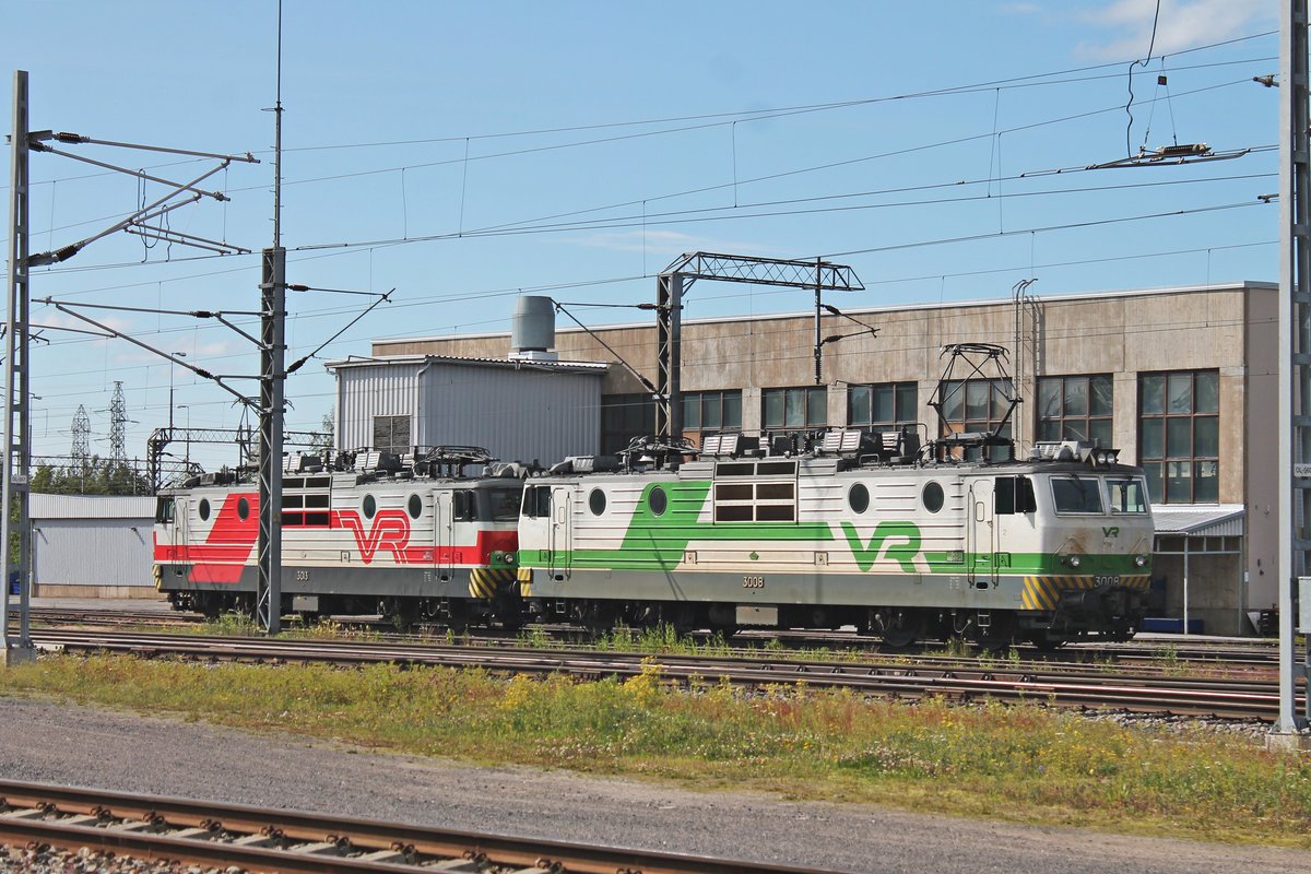 Am Morgen des 09.07.2019 stand Sr1 3008 zusammen mit Sr1 3013 im Bahnbetriebswerk von Oulu abgestellt und warteten auf ihren nächsten Einsatz. (Foto von öffentlich zugänglichen Parkplatz fotografiert)