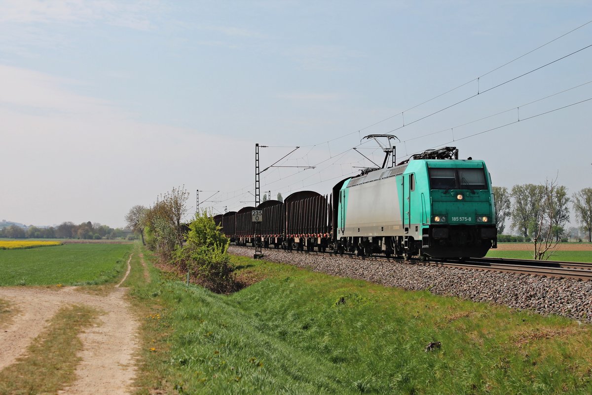 Am Morgen des 11.04.2017 fuhr ATLD/HLG 185 575-8 mit einem leeren Holzzug, den sie in Basel Bad Rbf übernommen hatte, bei Hügelheim über die KBS 703 durchs Rheintal in Richtung Freiburg (Breisgau).