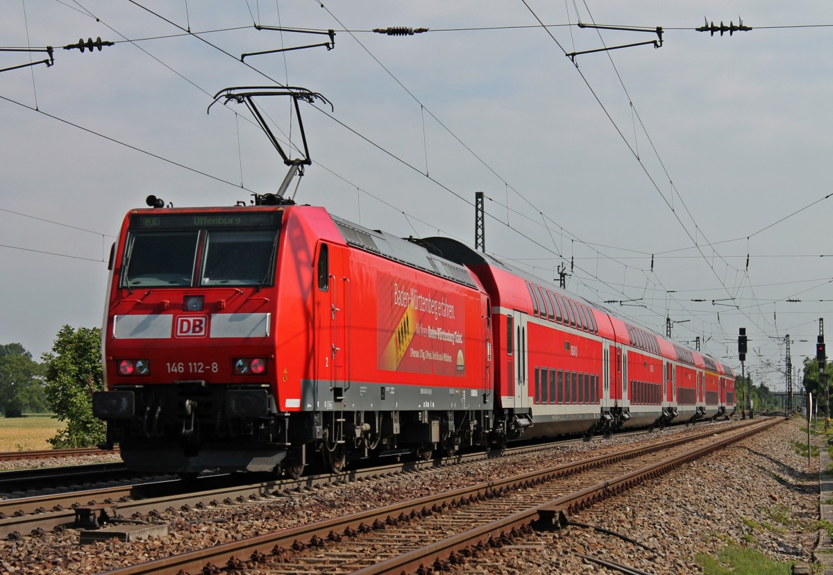 Am Morgen des 11.07.2013 schob 146 112-8  Baden-Wrttemberg erfahren  den RE 5332 von Basel SBB nach Offenburg. Hier beschleunigt sie aus dem Bahnhof von Orschweier gen Lahr (Schwarzw).