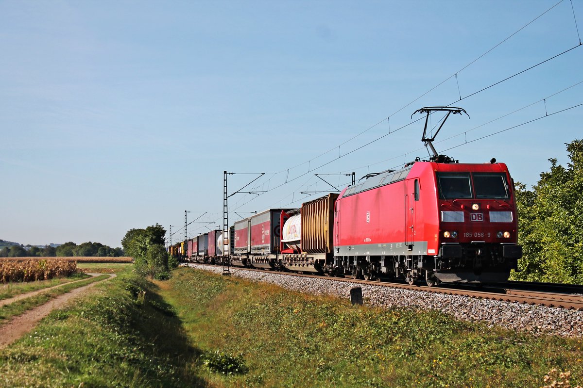 Am Morgen des 11.09.2018 bespannte 185 056-9 einen Containerzug nach Belgien, welchen sie bis Aachen West führte, bei der Gemeinde Hügelheim im Markgräflerland und fuhr in Richtung Freiburg im Breisgau.