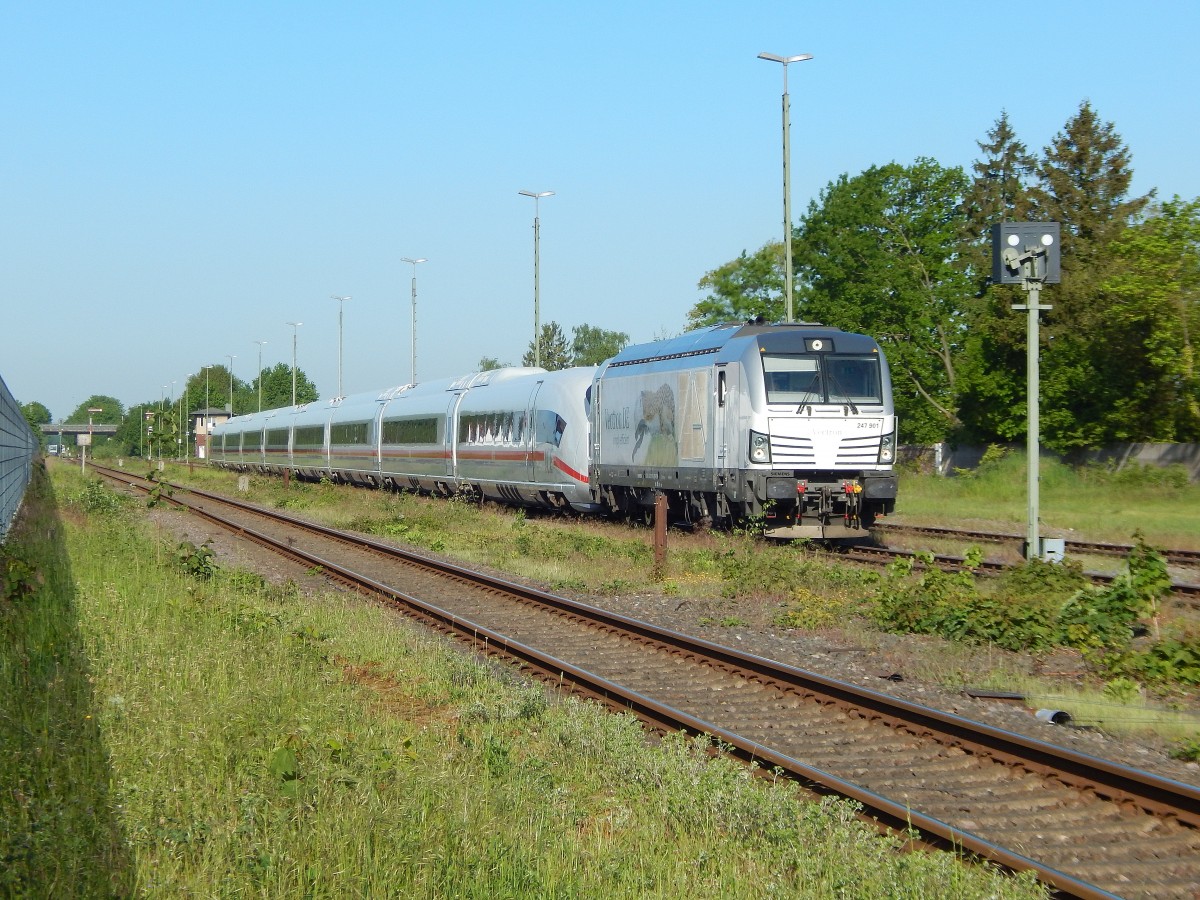 Am Morgen des 13.5.15 bekam ich die 247 901 des PCW mit dem Velaro Triebzug 407 513-1 bei der Ausfahrt in Rheindahlen in Richtung Rheydt.

Rheindahlen 13.05.2015
