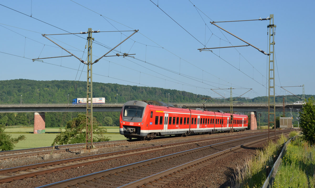 Am Morgen des 14.06.17 verlässt 440 041 als RB von Schlüchtern nach Würzburg den Bahnhof Retzbach-Zellingen.