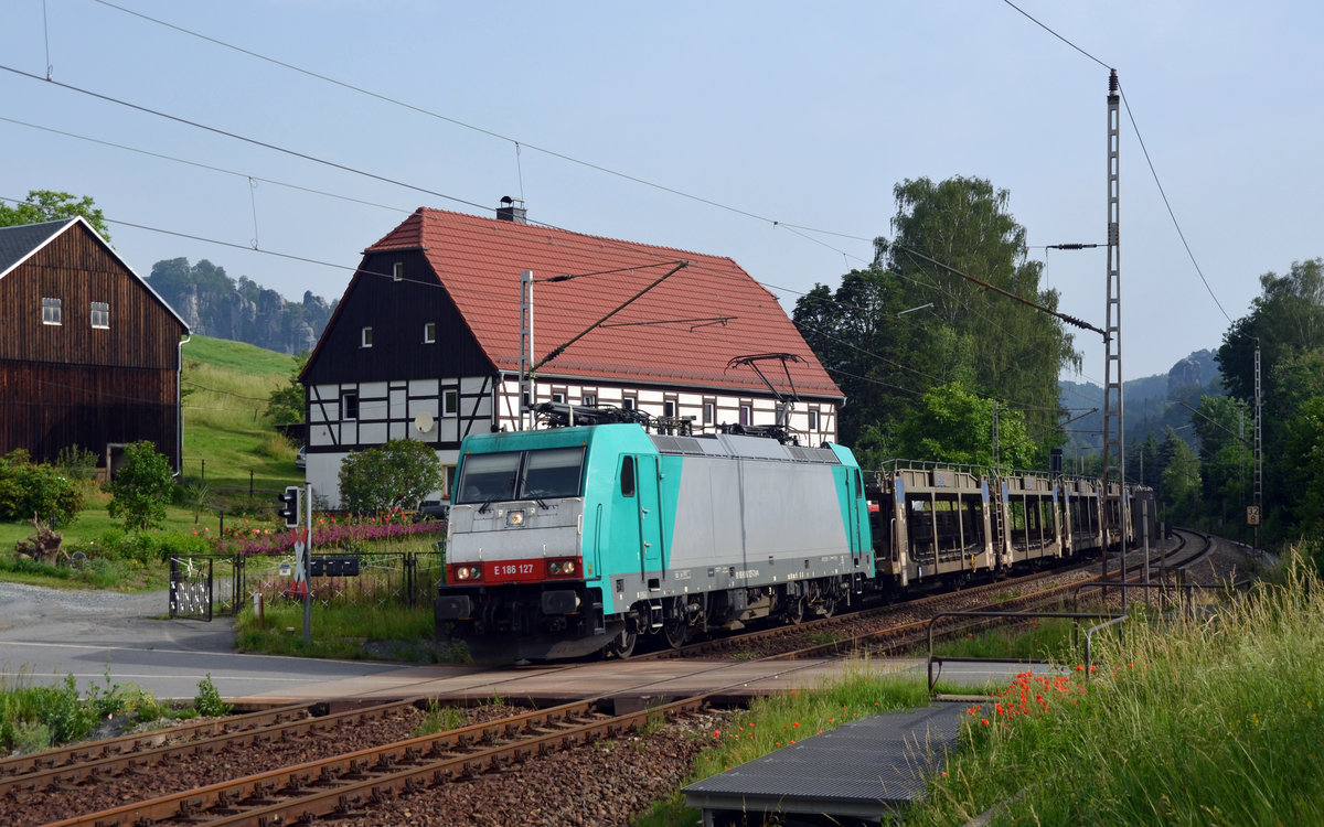 Am Morgen des 15.06.19 führte 186 127 der ITL einen leeren Autozug durch Strand Richtung Bad Schandau.