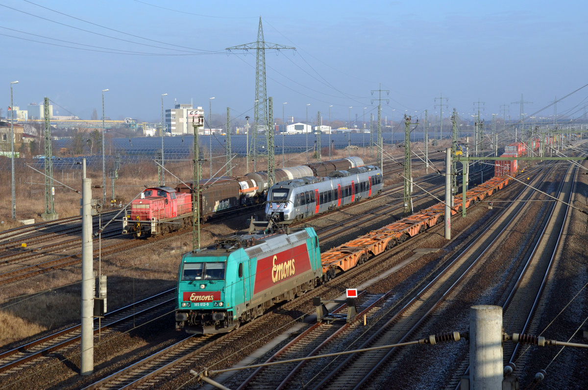 Am Morgen des 16.02.17 führte 185 612 der Emons einen Containerzug durch Bitterfeld Richtung Leipzig. Leider war nur der hintere Zugteil mit Containern bestückt.