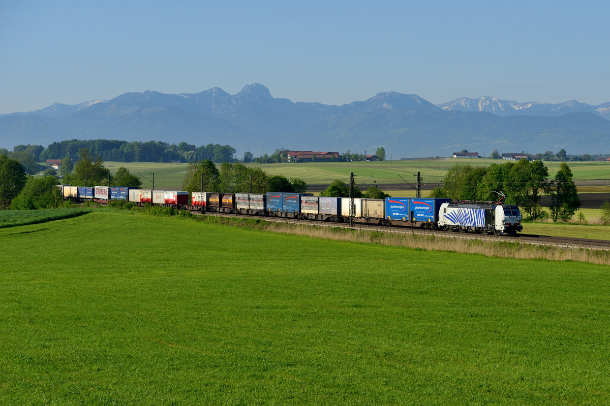 Am Morgen des 18. Mai 2017 gelang bei Haus noch die Aufnahme des DGS 43122 nach München Ost Rbf. Für die Beförderung des Zuges war 193 772 eingeteilt.
 