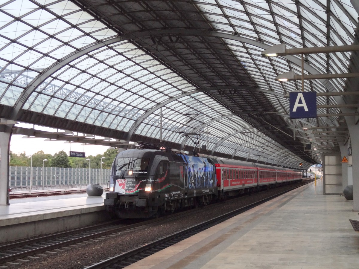 Am Morgen des 18.8.14 stand 182 509 mit dem Berlin-Hamburg Express im Bahnhof Berlin Spandau zur Abfahrt bereit. 