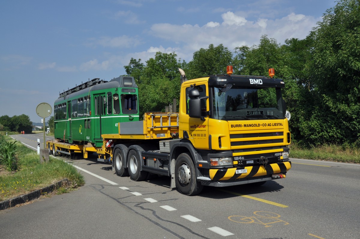 Am Morgen des 19.06.2014 geht der Be 4/4 471 auf seine letzte Reise. Diese Aufnahme entstand bei der Haltestelle Hardwasser der AAGL Buslinie 81.