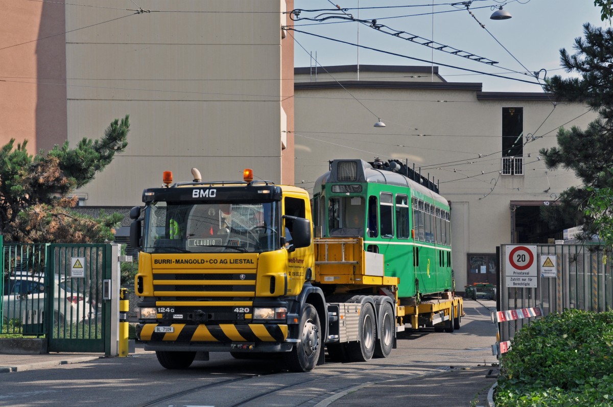 Am Morgen des 19.06.2014 geht der Be 4/4 471 auf seine letzte Reise. Kurz darauf wird er bei der Firma Thommen AG in Kaiseraugst abgebrochen. Hier verlässt der Wagen die Hauptwerkstatt der BVB.