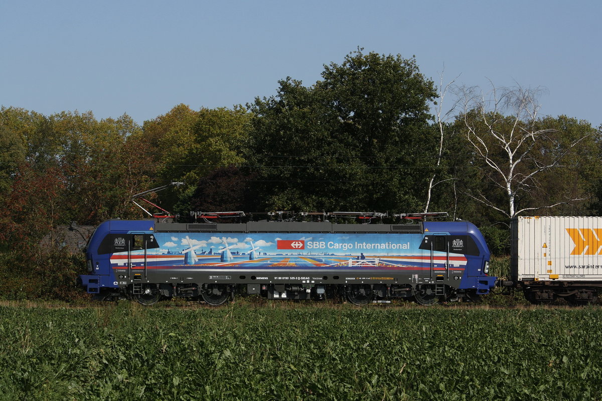 Am morgen des 19.09.2020 erhielt ich die Nachricht, dass 193 525 durch Dülken kommen soll, allerdings im Gegenlicht, für ein Seitenportrait fuhr ich dennoch nach Dülken und bekam den SBB Hollandpiercer mit einer Verspätung von rund einer Stunde mit einem perfektem Seitenbild der Lok. 