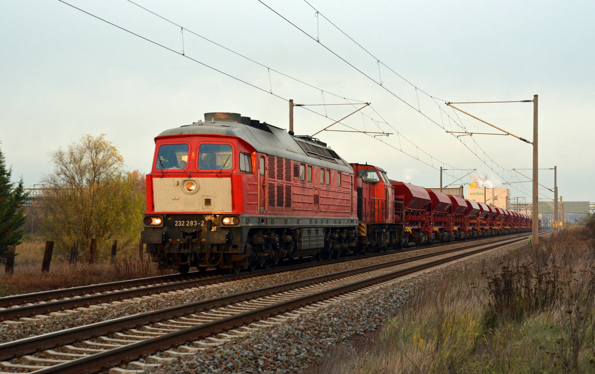 Am Morgen des 22.11.16 führte 232 283 der WFL neben 203 113 einen Schotterzug durch Greppin nach Bitterfeld. In Bitterfeld wurde ein Teil des Zuges abgestellt.