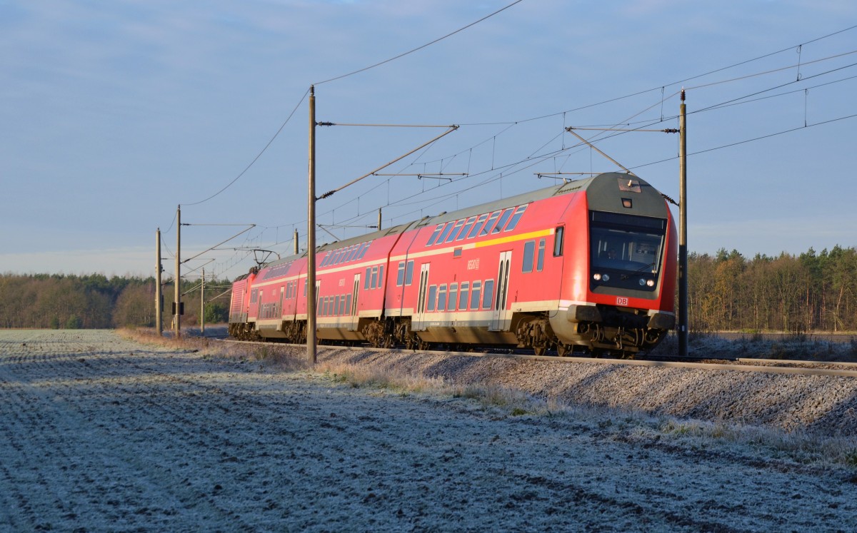 Am Morgen des 24.11.15 erreicht eine RB aus Leipzig bei noch frostigen Temperaturen Burgkemnitz.