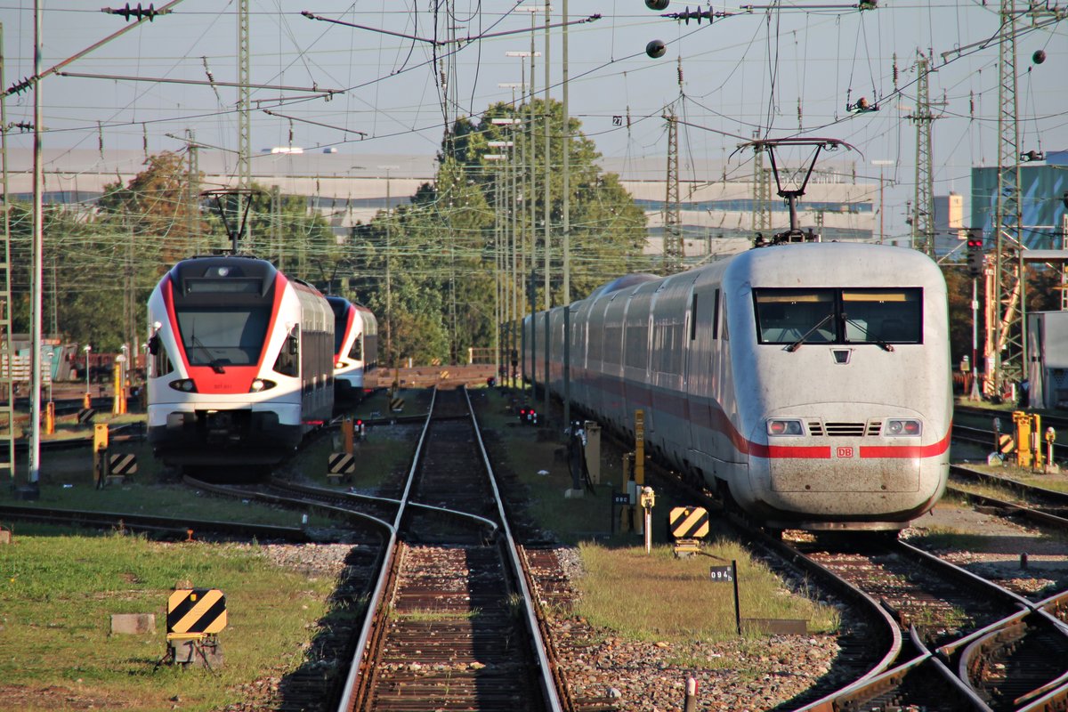 Am Morgen des 27.06.2016 stand ein unbekannter ICE 1, RABe 521 011  Oberdorf Weissenstein  und ein weiterer RABe 521er abgestellt im nördlichen Vorfeld vom Badiscehn Bahnhof von Basel und warteten auf ihren nächsten Einsatz.
