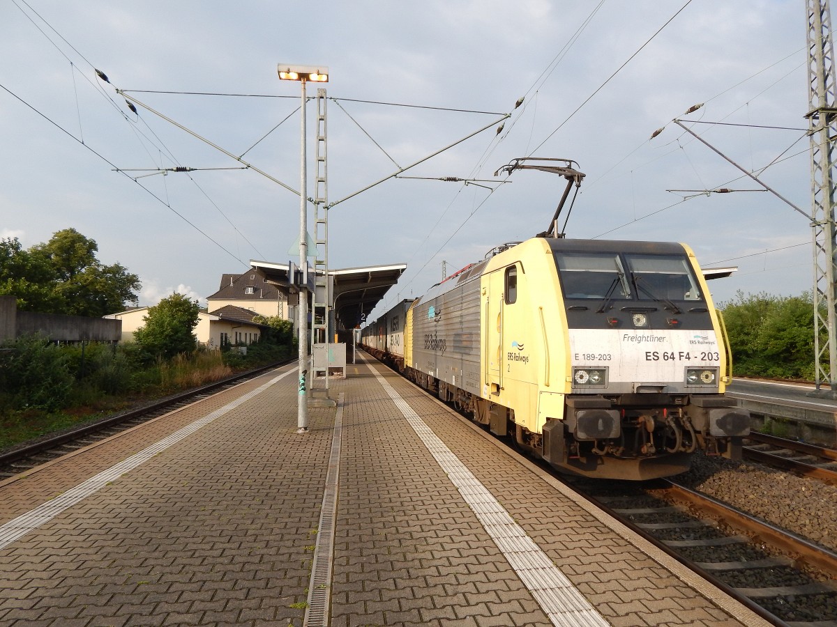 Am Morgen des 27.6.15 kam 189 203 mit einem Güterzug durch Grevenbroich gefahren.

Grevenbroich 27.06.2015