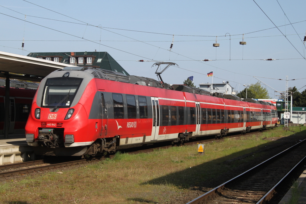 Am Morgen des 30.04.2018 stand 442 842 arbeitslos in Warnemünde rum. 