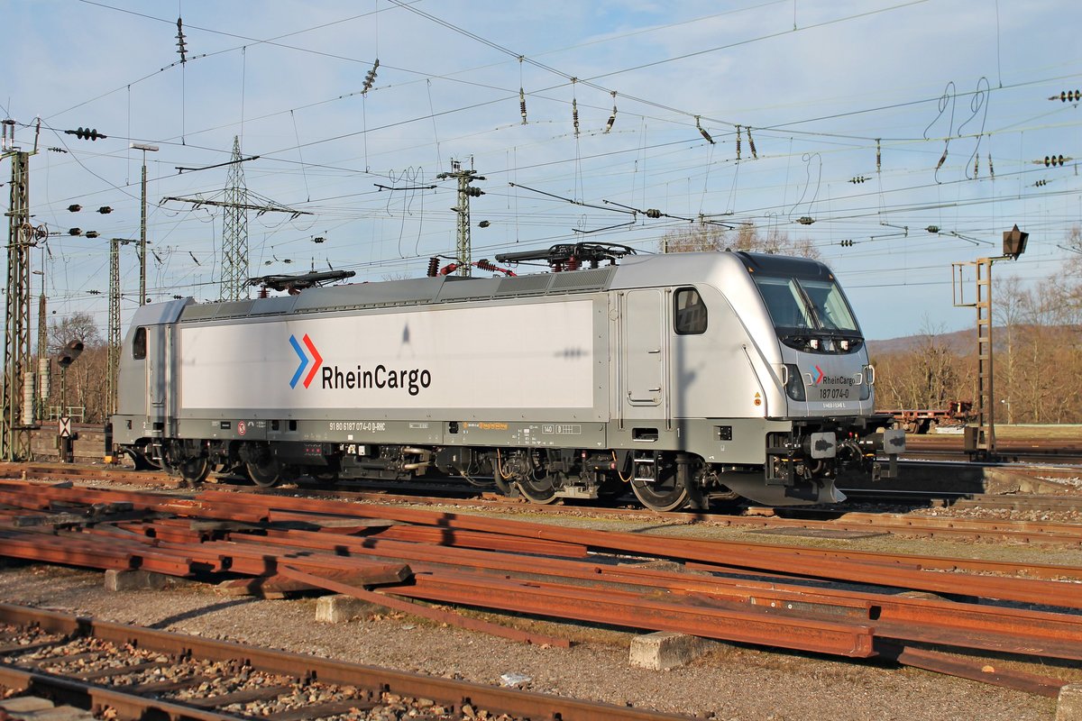 Am Nachmittag des 02.02.2017 stand RHC 187 074-0 abgestellt im nördlichen Vorfeld vom Badischen Bahnhof von Basel und wartete dort auf ihren nächsten Einsatz.