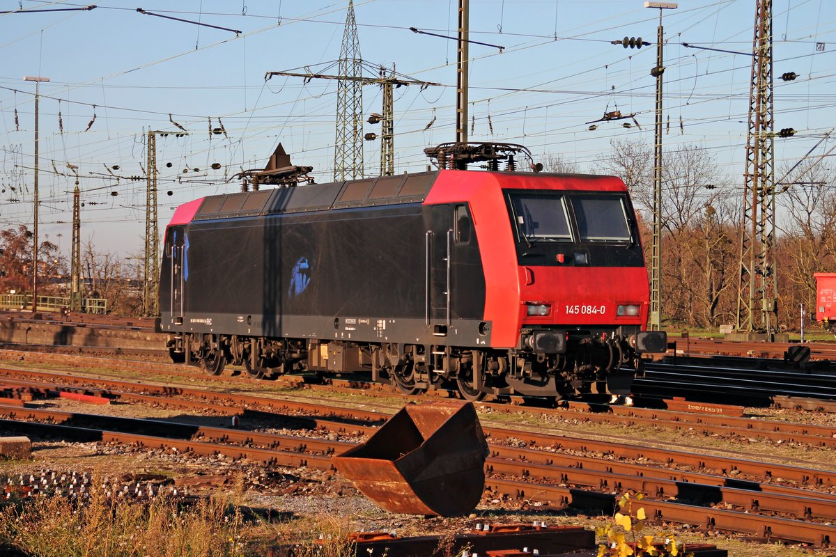 Am Nachmittag des 02.12.2015 stand RheinCargo 145 084-0 (ex. 481 002-4) abgestellt im nördlichen Vorfeld vom Badischen Bahnhof von Basel und wartete auf ihre nächste Leistung.