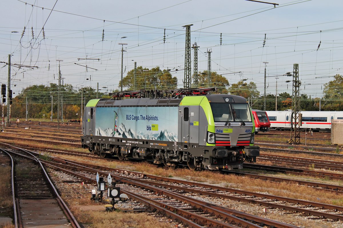 Am Nachmittag des 04.10.2017 stand Re 475 405 abgestellt im Badischen Bahnhof von Basel und wartete dort auf ihren nächsten Einsatz.