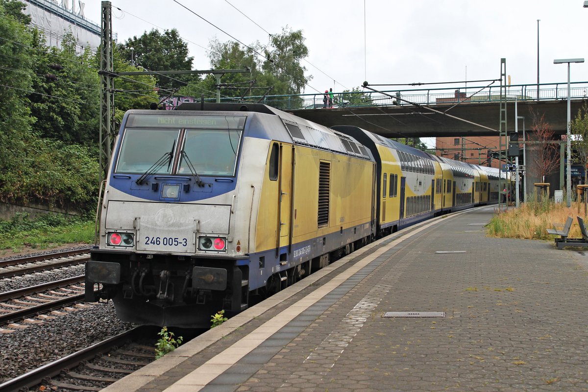 Am Nachmittag des 06.07.2019 stand LNVG/start 246 005-3 mit ihrem RE 5 (Cuxhaven Hbf - Hamburg Harburg) auf Gleis 6 im Zielbahnhof und wartete darauf nach Cuxhaven zurück zu fahren.