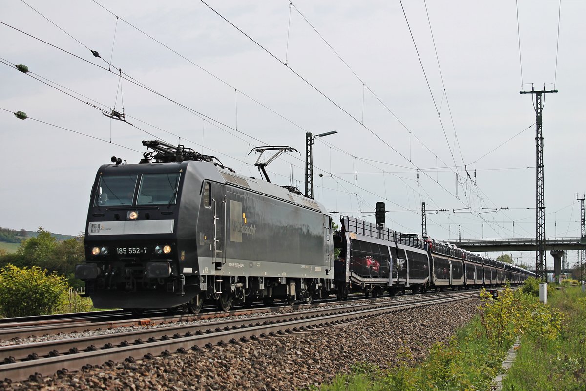 Am Nachmittag des 07.05.2019 fuhr MRCE/CTD 185 552-7 mit dem  Citroen -Autoganzzug (Mulhouse - Trnava) durch die Überholgleise vom Bahnhof Müllheim (Baden) über die KBS 703 durchs Rheintal in Richtung Freiburg (Breisgau).