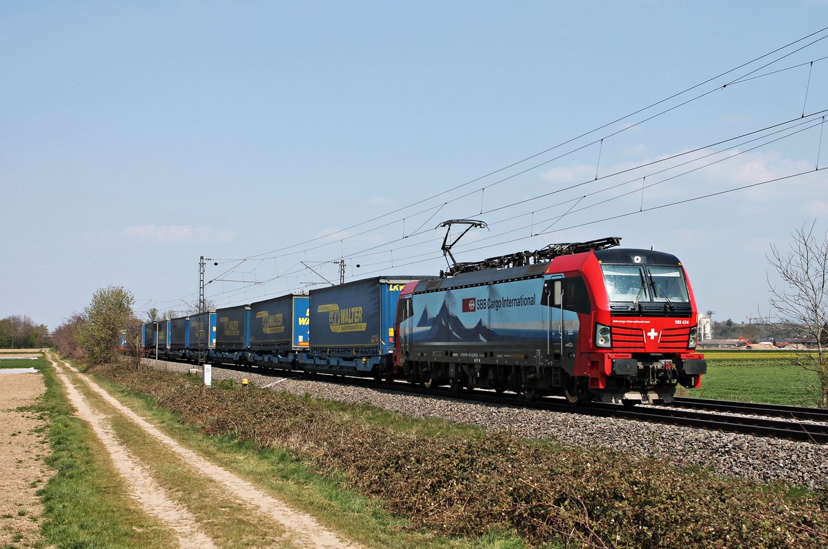 Am Nachmittag des 09.04.2020 fuhr LokRoll/SBBCI 193 474  Mannheim  mit dem  LKW Walter -KLV DGS 43717 (Lübeck Skandinavienkai - Novara Boschetto) südlich von Buggingen über die Rheintalbahn in Richtung Müllheim (Baden).