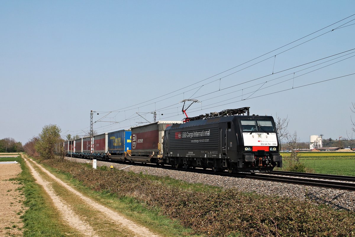 Am Nachmittag des 10.04.2020 fuhr MRCE/SBBCI ES 64 F4-096 (189 996-2)  SBB Cargo International  mit dem DGS 40275 (Köln Eifeltor - Novara Boschetto) südlich von Buggingen über die Rheintalbahn in Richtung Schweizer Grenze.