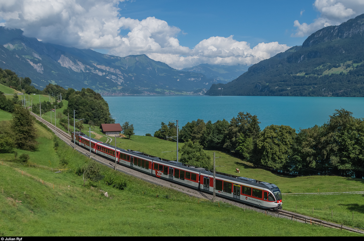 Am Nachmittag des 11. August 2016 fährt ein Zusatzzug für Gruppen von Luzern nach Interlaken bei Niederried dem Brienzersee entlang. Der Zug fährt im Sommer täglich am Morgen wie am Nachmittag je einmal Luzern - Interlaken Ost und zurück.