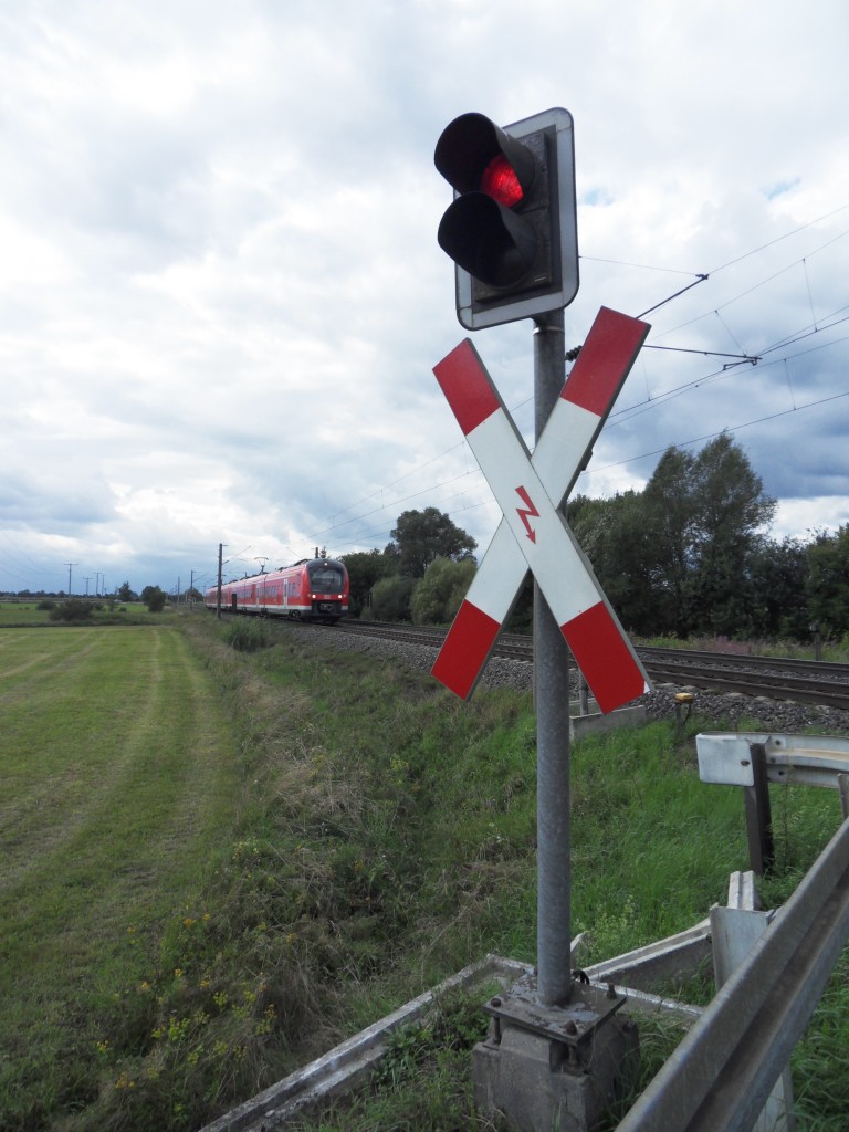 Am nachmittag des 16. August 2014 fährt bei Kilometer 26.0 ein 440er in Richtung Gunzenhausen.