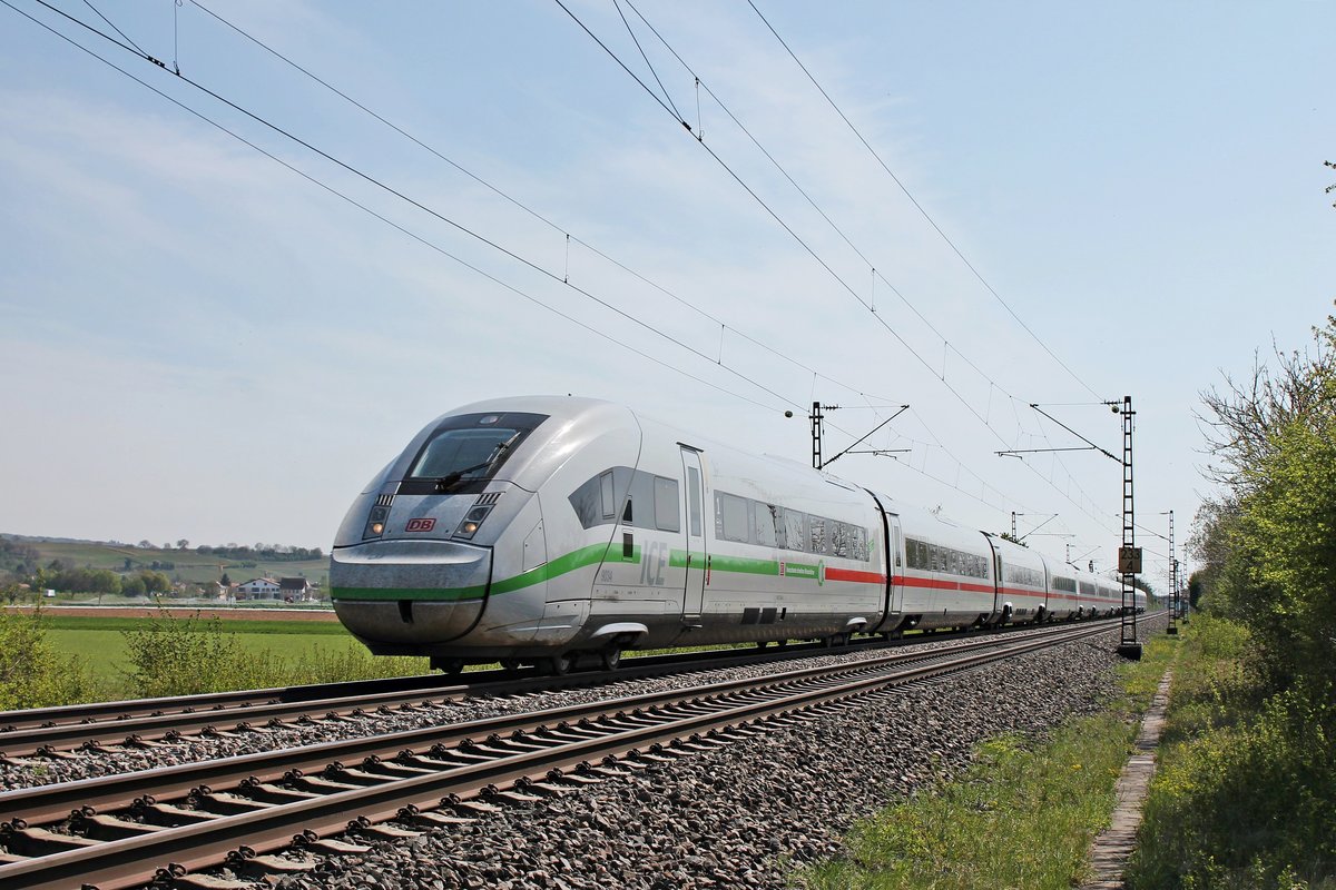 Am Nachmittag des 16.04.2020 fuhr 412 034 (9034/0812 034-8) nördlich von Hügelheim als ICE 70 (Basel Bad Bf - Hamburg Altona) über die Rheintalbahn durchs Markgräflerland in Richtung Freiburg (Breisgau).