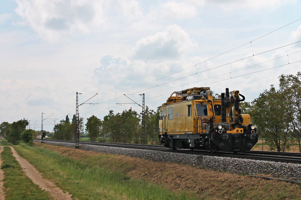 Am Nachmittag des 19.05.2019 fuhr der Turmtriebwagen 436 005-9 von RPS bei Hügelheim über die KBS 703 durchs Rheintal in Richtung Freiburg (Breisgau).