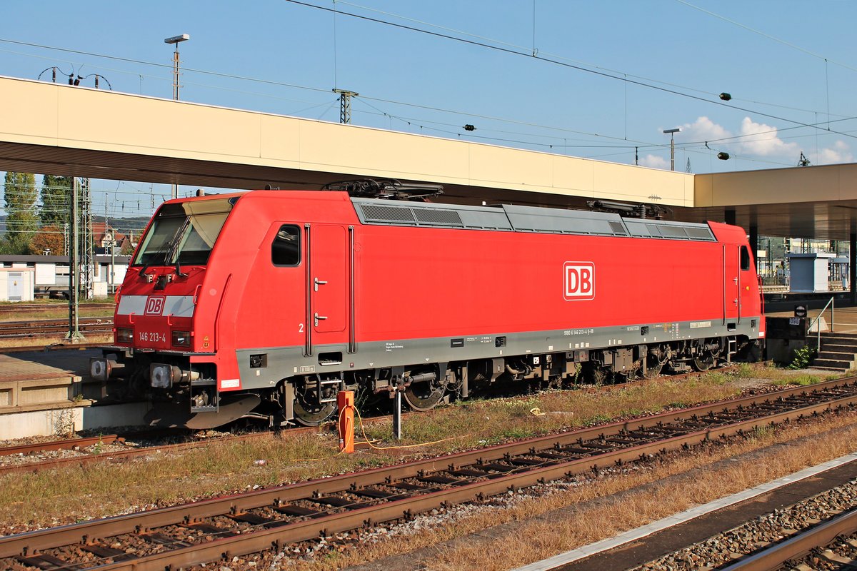 Am Nachmittag des 19.09.2018 stand die Freiburger 146 213-4 abgestellt, vermutlich wegen eines Defekts, auf Gleis 96 im Badischen Bahnhof von Basel und wartete dort auf ihre Überführung in die Werkstatt nach Freiburg.