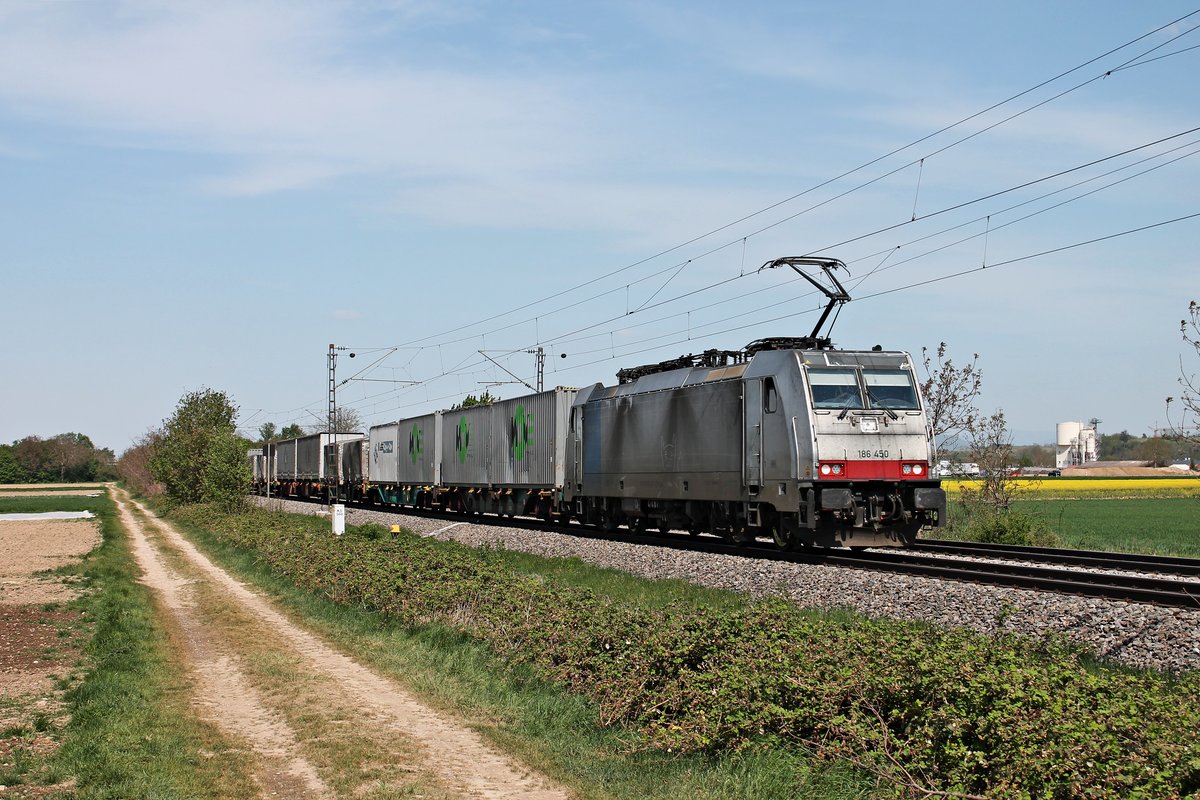 Am Nachmittag des 20.04.2020 fuhr Rpool/LINEAS 186 450 mit dem DGS 40077 (Genk Haven - Novara Boschetto) südlich von Buggingen über die KBS 702 durchs Markgräflerland in Richtung Müllheim (Baden).