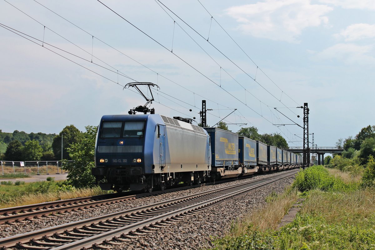 Am Nachmittag des 21.07.2017 fuhr ATLD/XRAIL 145-CL 202 (145 098-0) mit ihrem  LKW Walter -KLV, dessen Ziel Zeebrugge in Belgien war, bis Aachen West. Hier ist sie mit ihrem Zug bei Industriegebiet von Buggingen unterwegs gen Freiburg (Breisgau).