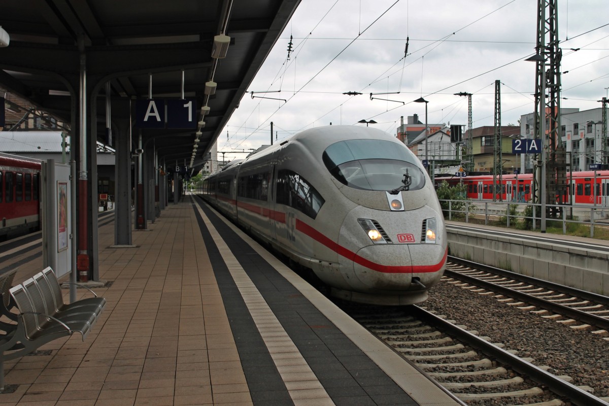 Am Nachmittag des 22.05.2013 befuhr 403 004-5  Solingen  au�erplanm��ig die KBS 660 in Nordliche Richtung. Hier ist der ICE 3 bei der Durchfahrt in Worms. Ob der Zug in Richtung Biblis oder in Richtung Rhein fuhr, kann ich nicht sagen.