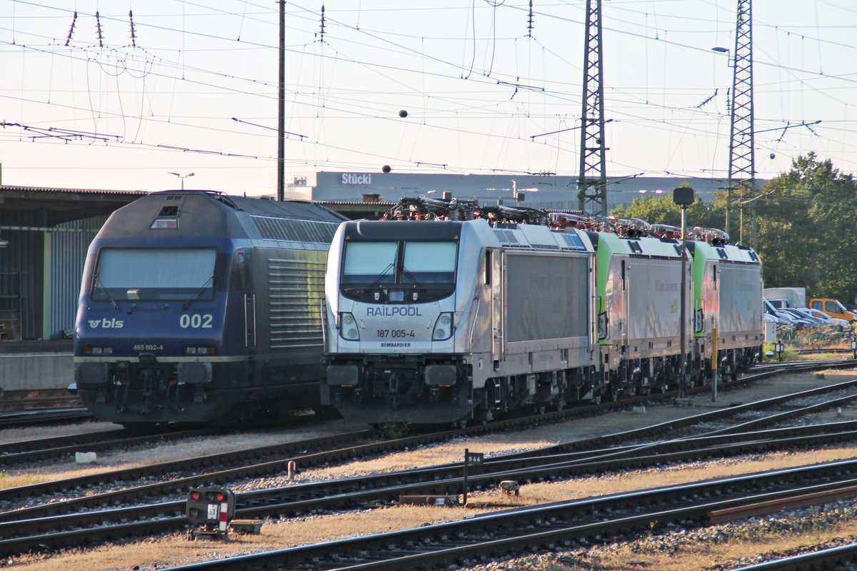 Am Nachmittag des 24.09.2016 stand Rpool/BLSC 187 005-4  BLS Cargo. Die Alpinisten  zusammen mit Re 475 401, Re 475 und Re 465 002-4  Gornergrat  abgestellt im nördlichen Vorfeld vom Badischen Bahnhof von Basel und warteten auf ihren nächsten Einsatz.