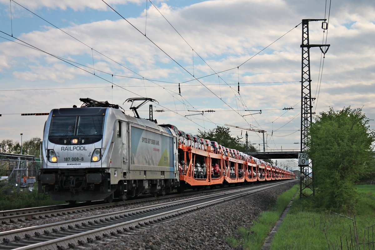 Am Nachmittag des 25.04.2019 fuhr Rpool/BLSC 187 008-8  Spitze seit einem Jahr - bls cargo  mit dem  FIAT -Autozug DGS 47002 nach Lahr (Schwarzw.), südlich vom Haltepunkt von Auggen über die KBS 703 in Richtung Müllheim (Baden).