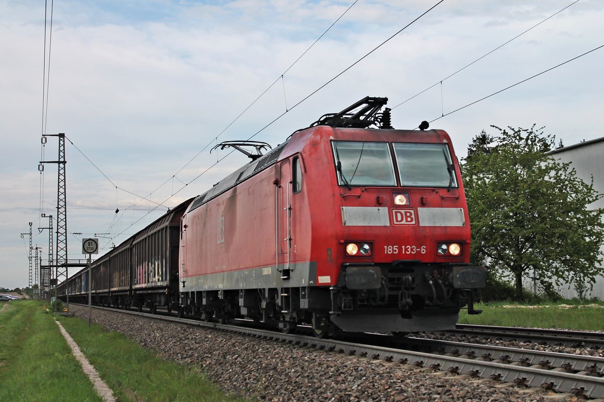 Am Nachmittag des 25.04.2019 fuhr 185 133-6 mit einem leeren  Redbull -Zug nach Bludenz durch dern Haltepunkt von Auggen, welcher sich an der KBS 703  Rheintalbahn  liegt, in Richtung Schweizer Grenze.