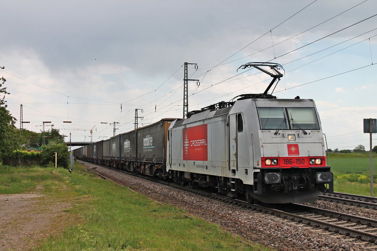 Am Nachmittag des 25.05.2019 fuhr Maquarie/XRAIL 186-150 mit dem  GTS -Containerzug (Piacenza - Zeebrugge) südlich vom Haltepunkt Auggen über die Rheintalbahn durchs Markgräflerland in Richtung Müllheim (Baden).