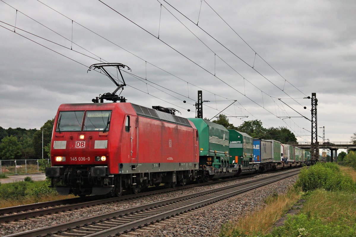 Am Nachmittag des 27.07.2017 bespannte 145 036-0  www.bahn.de  den  Lannutti -KLV (Torino Orbassano - Charleroi Dry Port), als sie bei Buggingen gen Freiburg (Breisgau) fuhr.