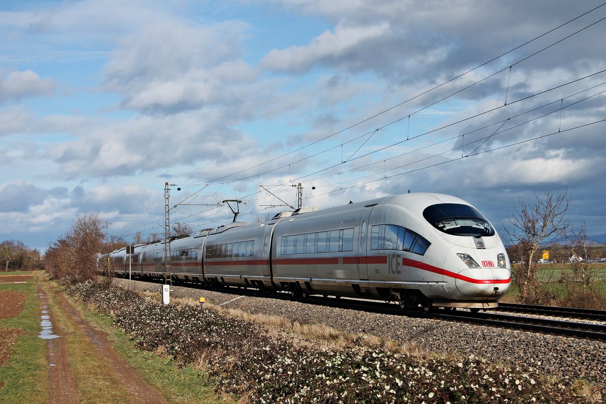 Am Nachmittag des 28.01.2020 fuhr 406 010-9 (4610)  Frankfurt am Main  als ICE 105 (Amsterdam CS - Basel SBB) zusammen mit 406 502-5 (4602) als ICE 205 (Köln Hbf - Basel SBB) südlich von Buggingen über die Rheintalbahn in Richtung Schweiz.