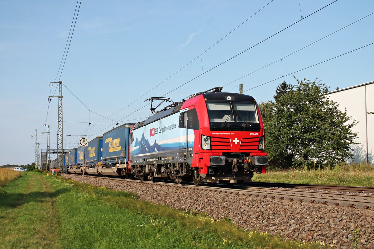 Am Nachmittag des 28.08.2019 fuhr LokRoll/SBBCI 193 467  Brig  mit dem  LKW Walter -KLV (Lübeck Skandinavienkai - Novara Boschetto) über die Rheintalbahn durch den Haltepunkt von Auggen in Richtung Basel.