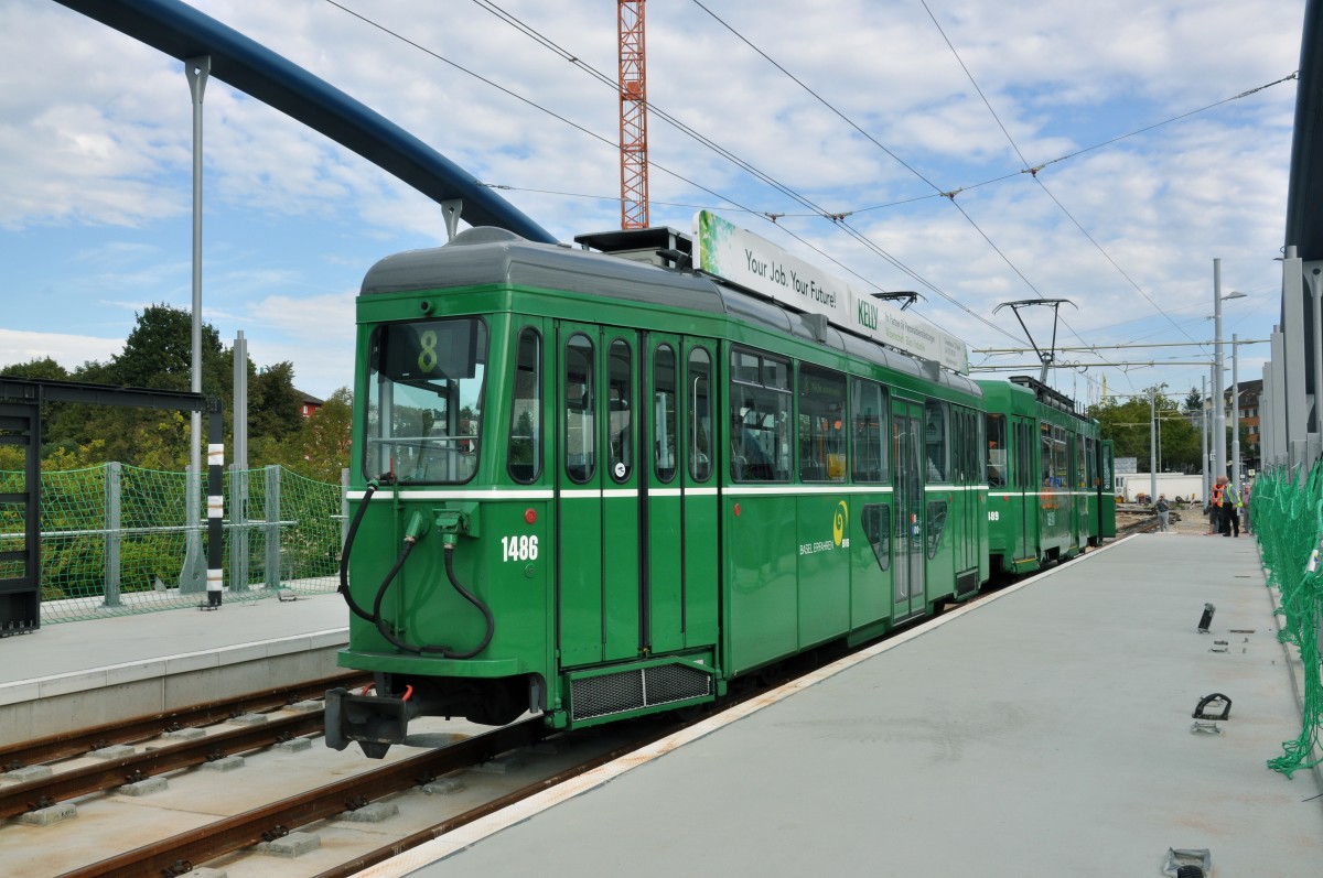 Am Nachmittag des 29.09.2014 wird dem Be 4/4 489 noch der B 1486 S angehängt. Auf dieser Aufnahme steht der Zug auf der neuern Brücke bei der Endstation in Weil am Rhein.
