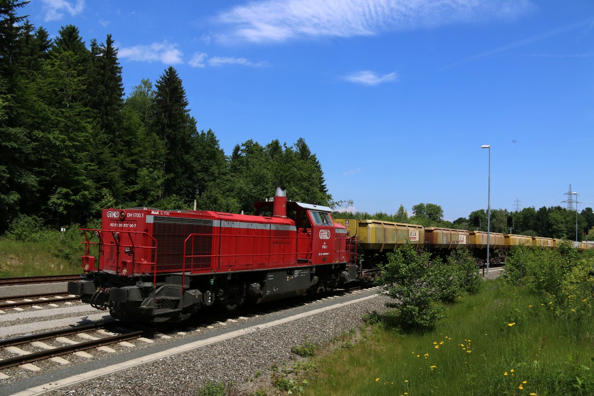 Am Nachmittag war dann 2170.000 an der Reihe. Sie zieht das zweite Zugpaar des Tages zur Beladung nach Leibenfeld. 29.05.2015
