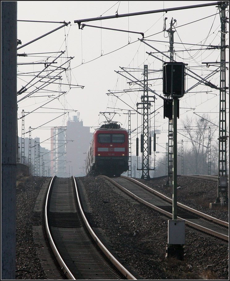 Am Neigungswechsel -

Ein Regionalexpress-Zug kurz vor der Einfahrt in den Berliner Fernbahntunnel beim Gleisdreieck.

28.02.2016 (M)
